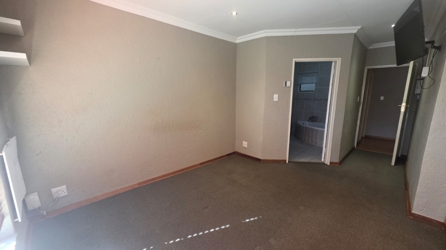 2 Bedroom Property for Sale in Wilkoppies North West